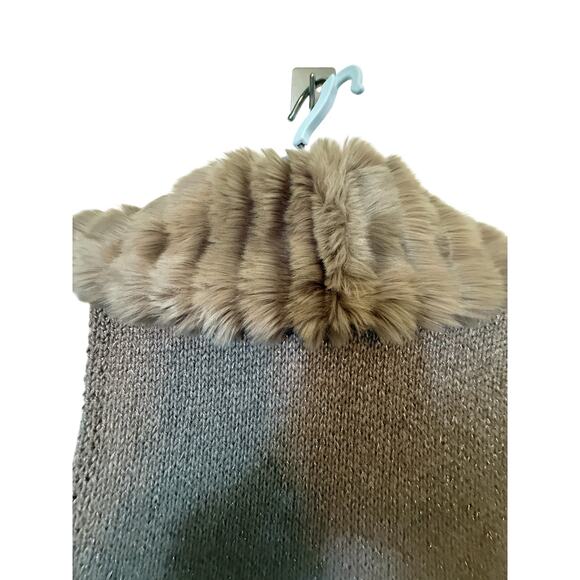 Chico’s Faux Fur Vest/Sweater Open Weaave Gray & Silver Metallic Thread.1 (8-10) - Picture 7 of 11